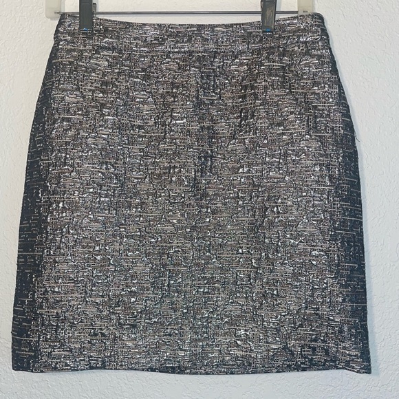 Banana Republic Dresses & Skirts - Banana Republic Metallic mini skirt size 0